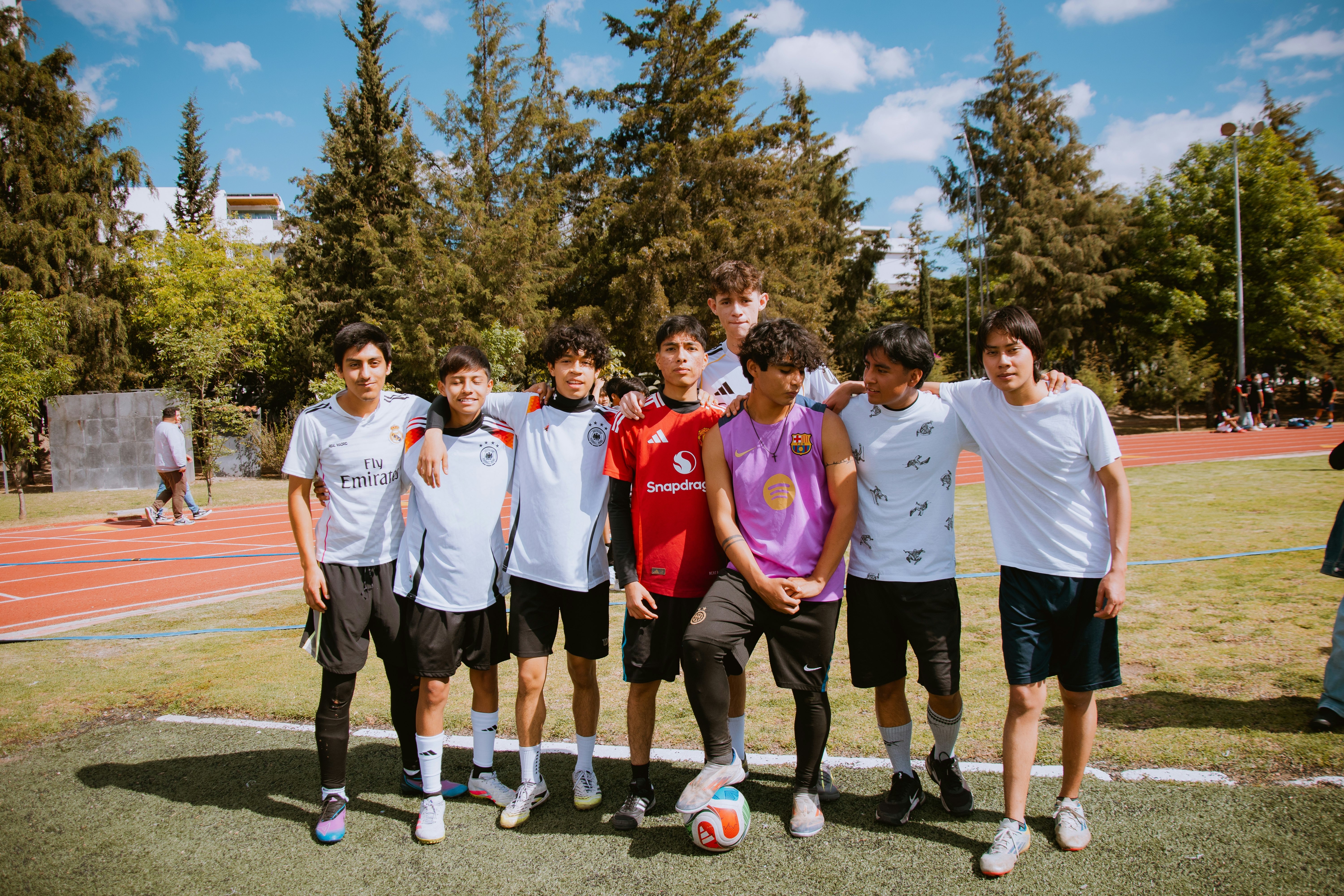 [德甲]吉滕斯闪开防守 右脚兜射扩大比分